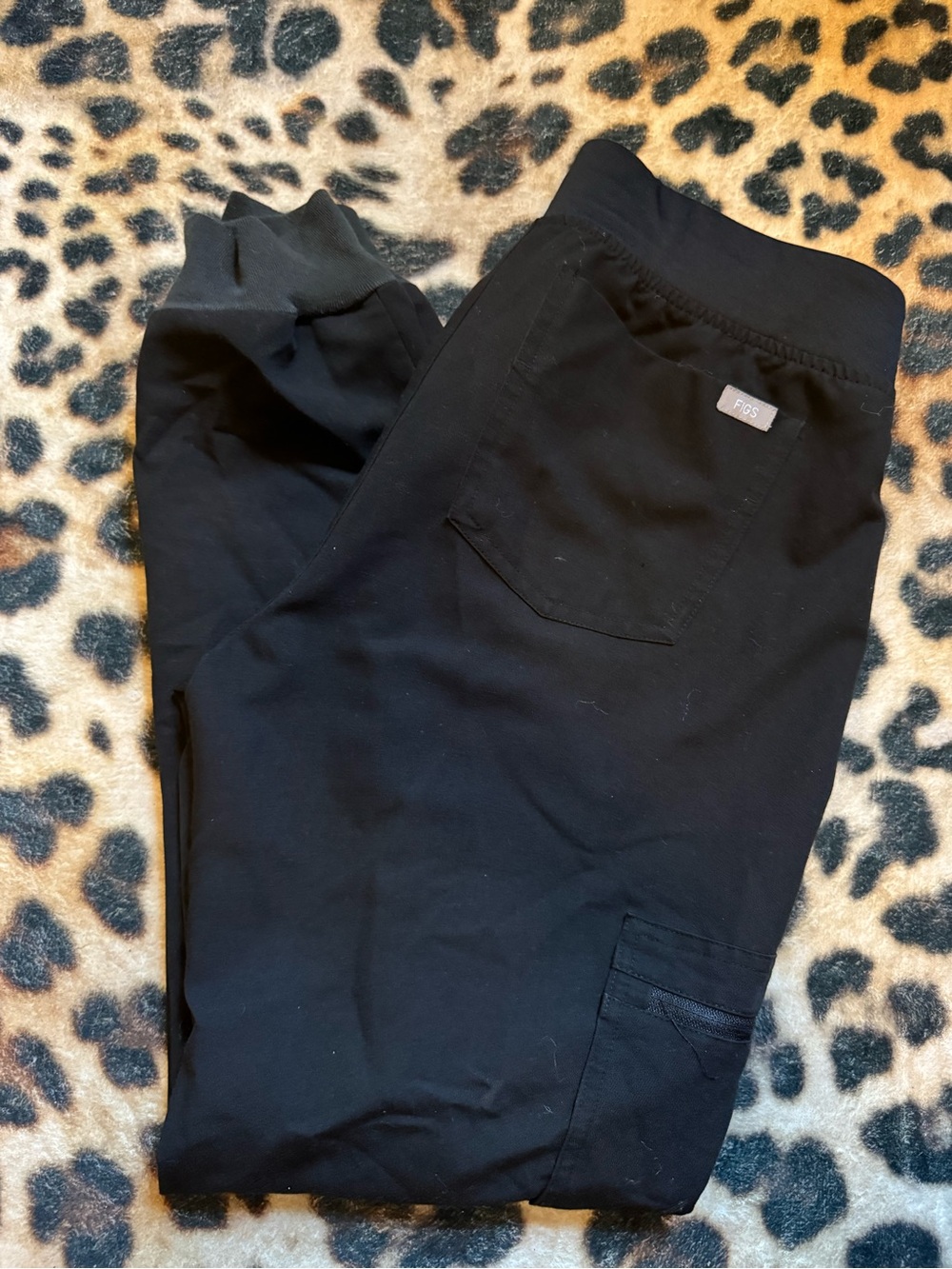 Figs Women’s Black Jogger Scrub Pants with Back Pocket